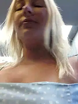 XXX chat uživo modela evil_kitty