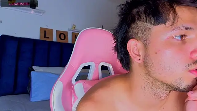 Chat +18 de Issac_james_ ao vivo