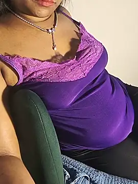 DIRTYSECRET_QUEEN_07 élő XXX-chatje