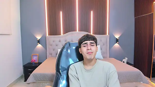 Tommy18__'s Live XXX Chat