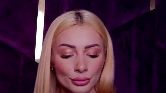 AngieShae XXX чат на живо