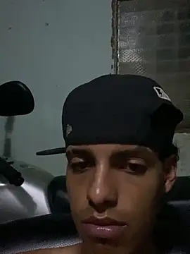 Chat +18 de Aleexxx_2005 ao vivo