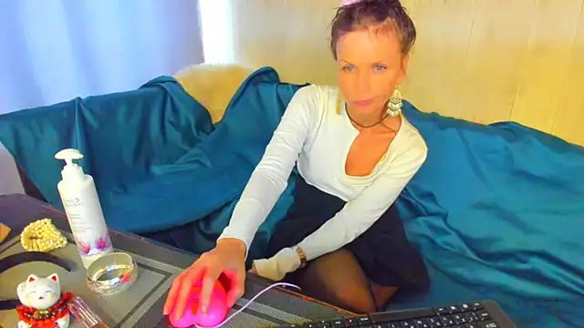 Elizabe_th's Live XXX Chat