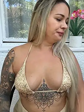 xXBigPeachBunnyxXx's Live XXX Chat