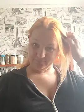 צ'אט XXX בשידור חי של Red-HairedBeast
