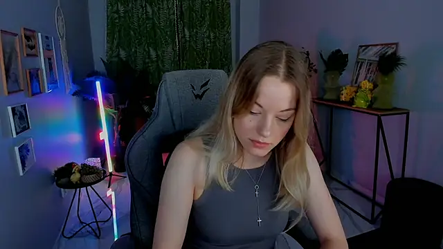 VireliaMoonfall's Live XXX Chat