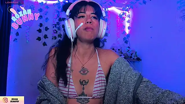 צ'אט XXX בשידור חי של Roxanbunny1