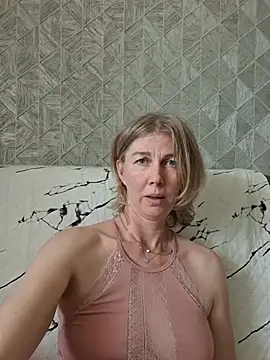 stellahere8 Adlı Modelin Canlı XXX Sohbeti