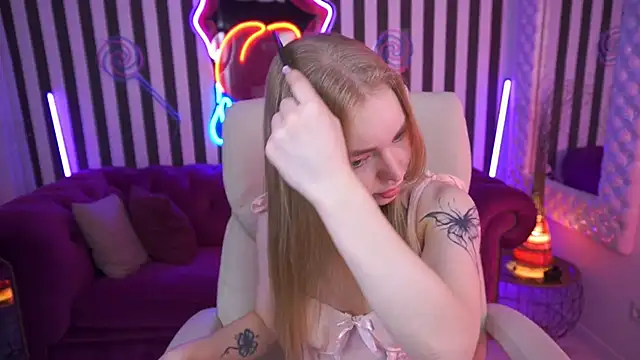צ'אט XXX בשידור חי של EmilySunshineS