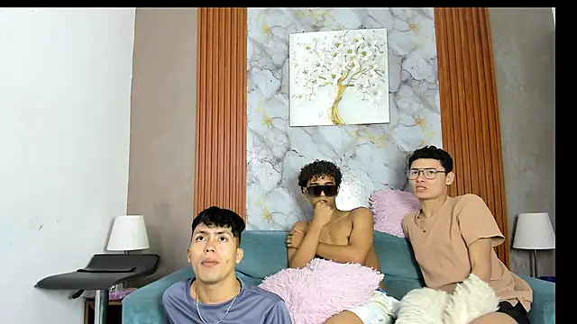 VERY_HOT_GUYS webkamerás műsora
