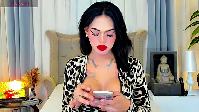 MochaliciousTransOnTop's Live XXX Chat