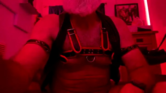 Leatherbtm: вебкам-шоу