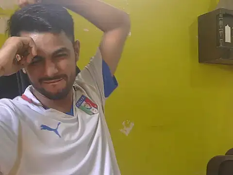 Stubborndesiboy Chat XXX live
