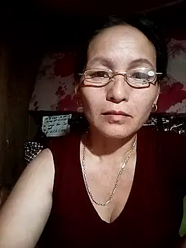 XXX chat uživo modela Cucci07