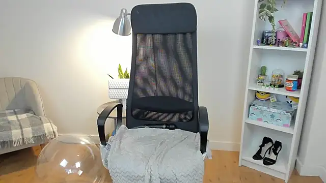 _BellaEvans_ Adlı Modelin Canlı XXX Sohbeti