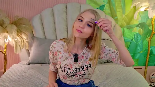 4example_Chloe Chat XXX in diretta