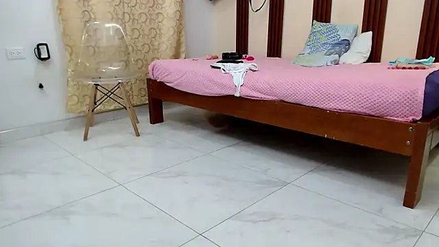 skinnykattylush19 Adlı Modelin Canlı XXX Sohbeti