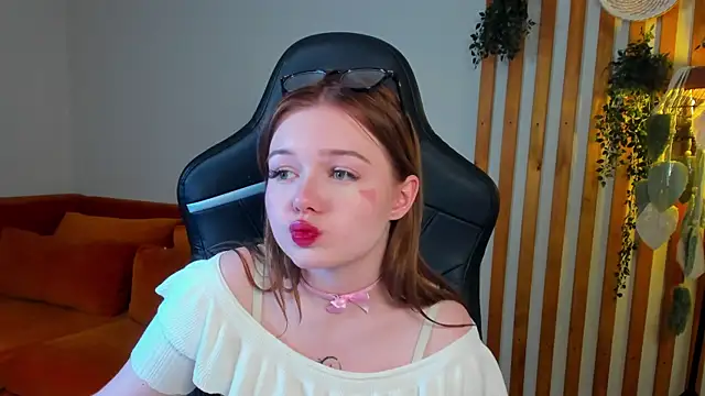 ElinaVale XXX чат на живо