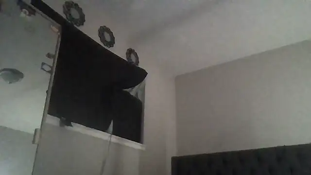 1n0nlythroat's Live XXX Chat