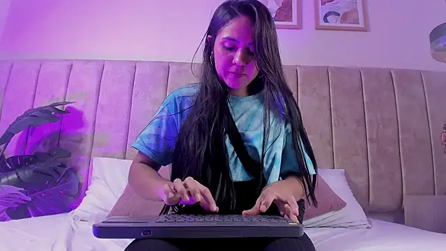 AgathaSavage's Live XXX Chat