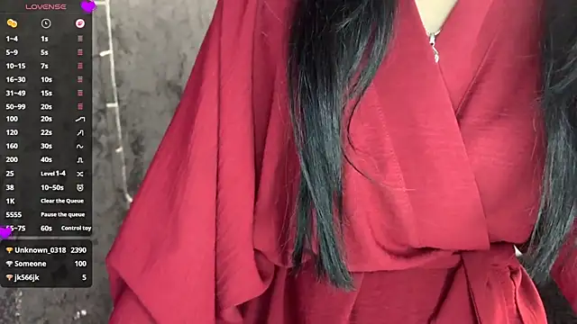 EmilyEmbears' Live XXX Chat
