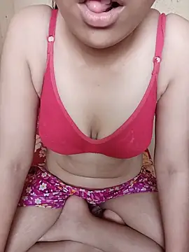 Divya3107's Live XXX Chat