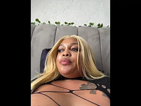 Iam-Sharifa Chat XXX in diretta