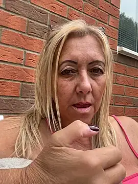 צ'אט XXX בשידור חי של CocoJadeX