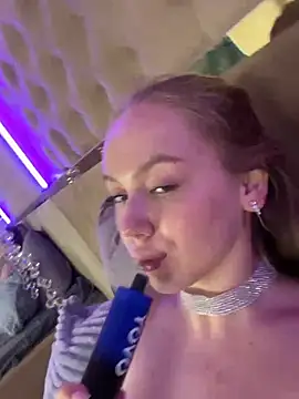 Emi_SterlingのライブXXXチャット