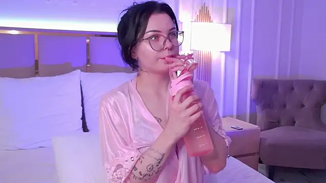 CindyMil: онлайн-секс-чат