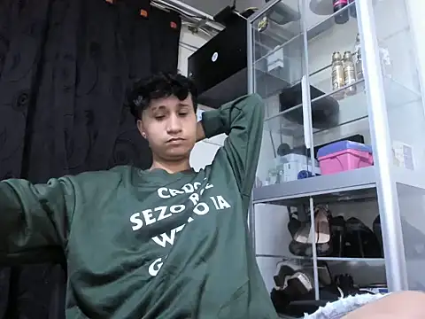 Im_Milan_Rs' Live XXX Chat