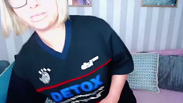 MonaLisaG live XXX chat