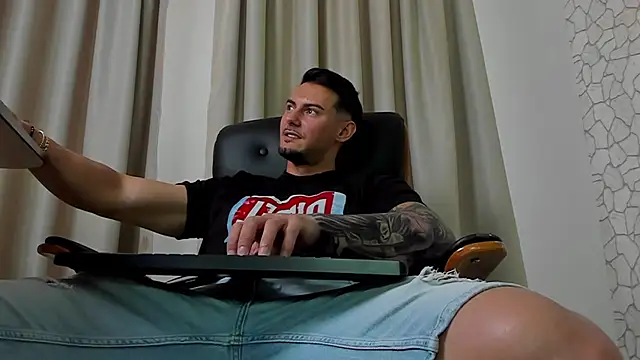 Chat +18 de ClintMasters ao vivo