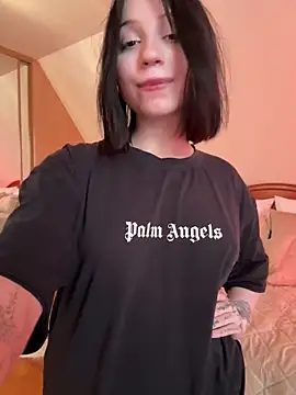 دردشة YourLittleDevil الجنسية المباشرة