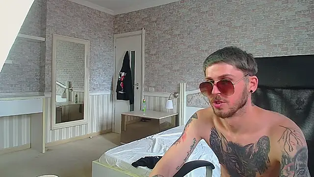 JonahShaw's Live XXX Chat