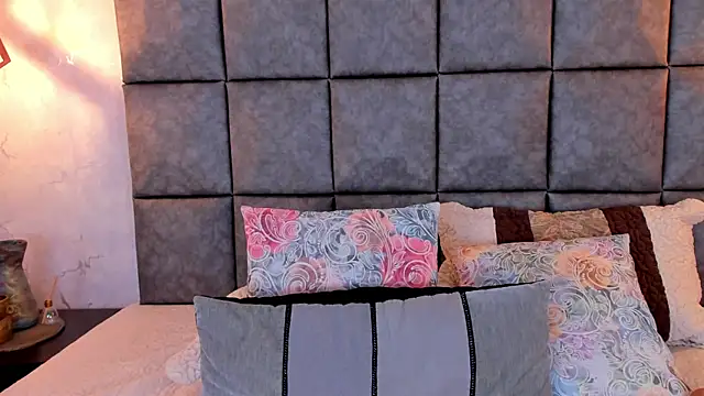 Roseaurora Adlı Modelin Canlı XXX Sohbeti