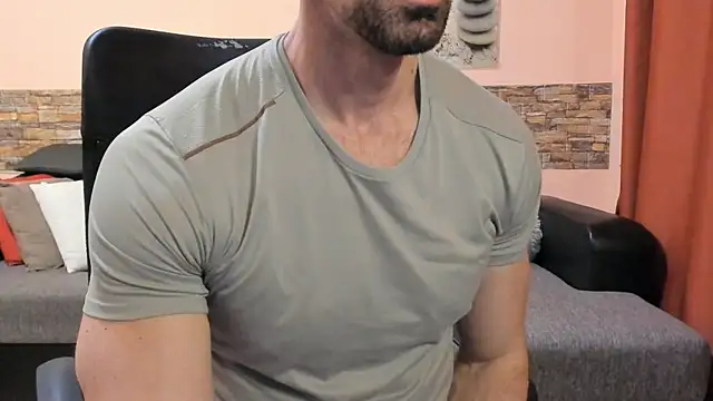 Show modela HotHunkTrainer na web-kameri