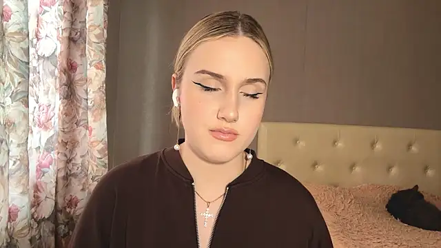 SachikoSpyies Adlı Modelin Canlı XXX Sohbeti