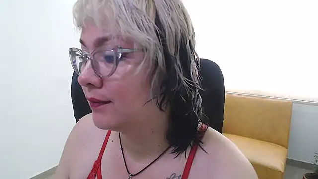 AnyaLuxx's Live XXX Chat