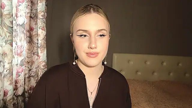 Chat XXX en directo de SachikoSpyies