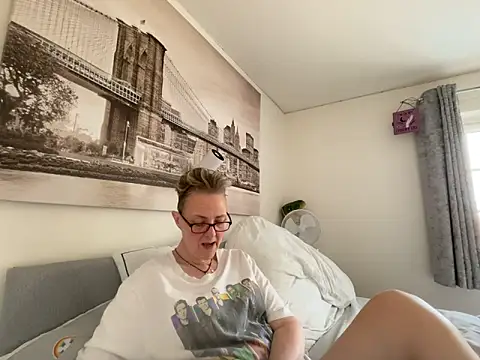 Curvy-Jinx Live XXX Chat