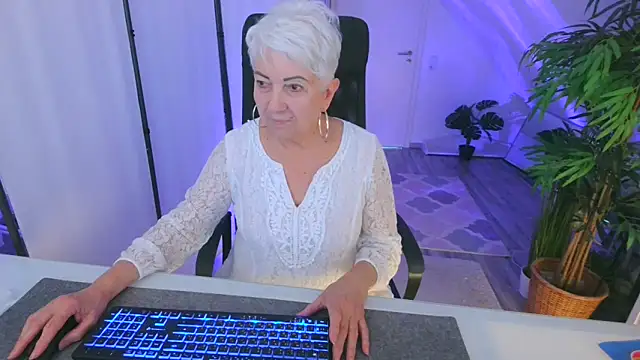 LovelyHelena: απευθείας συνομιλία ΧΧΧ