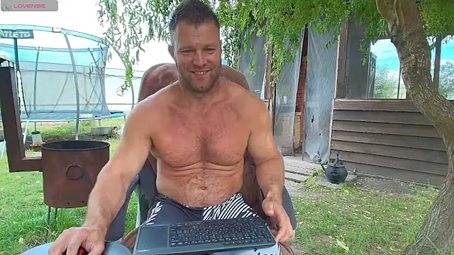 muscleangel18 Show in webcam