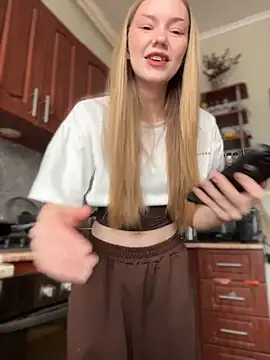 MilaMoonen Live XXX chat