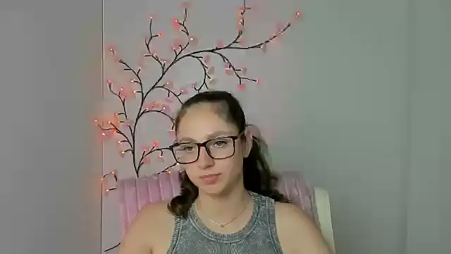 צ'אט XXX בשידור חי של KissMeJulia