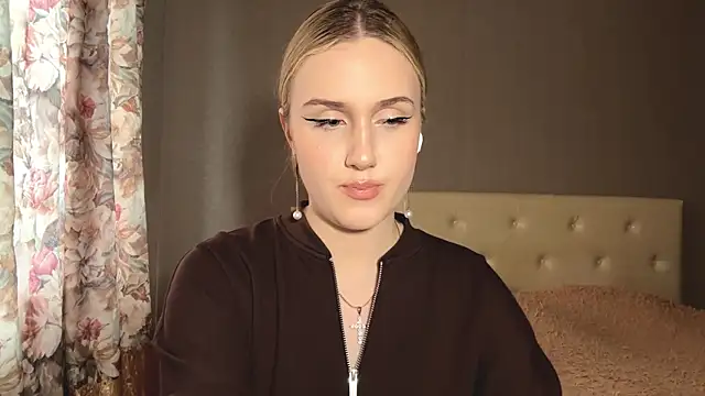 Chat XXX en directo de SachikoSpyies