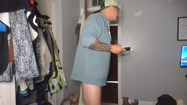 MrBiggBallz Show in webcam