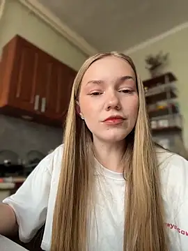 MilaMoone XXX чат на живо