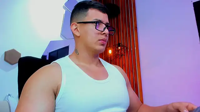 XXX chat uživo modela RomanCroft