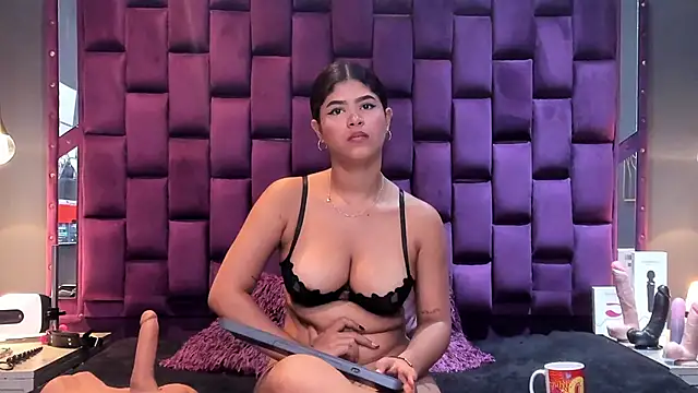 MilaRiva Adlı Modelin Canlı XXX Sohbeti